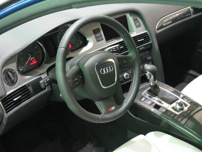 800px-2007 Audi S6 Avant Interior(copy)
